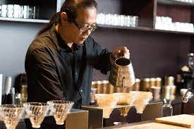 森高砂 老闆董鼎禾認為台灣咖啡的風味 以手沖最能完整呈現 kitchen kitchen appliances coffee maker
