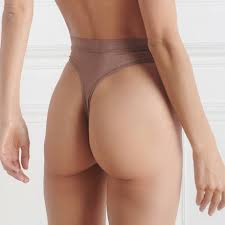 Parcourez notre sélection de string taille haute : String Taille Haute Maison Close Corps A Corps