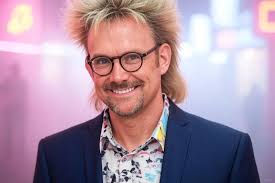 ⭕ There is a fun prompt circulating to convert your profile picture into an  80's yearbook style photo. I thought it would be interesting to see how  different AI's coped. Picture 1 (