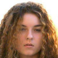 Hvis dette er samme sanger, så er denne cynthia ganske vant med å stå på scenen. About Cynthia Verazie Polish Cypriot Singer And Songwriter 2002 Biography Facts Career Wiki Life