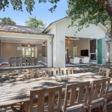 We have hundreds of exterior paint ideas for ranch style homes for people to go with. Ranch Style Home Decor With Modern Bits