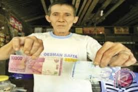 Php diatur oleh central bank of the philippines (bangko sentral ng pilipinas). Uang Malaysia Papua Nugini Timor Leste Dan Filipina Beredar Di Perbatasan Antara News Kalimantan Barat