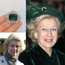 vintage trifari brooches with gold leaves and pearls