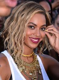 Beyoncé debuted a new dark brown hair color while performing alongside jay z at the global breaking news, relationship updates, hairstyle inspo, fashion trends, and more direct to your inbox! Beyonce Black Celebrity Hairstyles 6 African American Hairstyles Trend For Black Women And Men