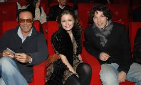 Dalla loro relazione nel 1976 nasce francesco saverio venditti, che ad appena due anni di vita subisce la separazione dei suoi genitori. Antonello Venditti Era Sposato Con Simona Izzo Dalla Loro Relazione E Nato Francesco Saverio Che Ha Reso Il Cantautore Nonno Per Ben Due Volte Ecco La Sua Splendida Famiglia