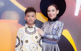 Xem giọng ca đầy ngọt ngào của sứ giả cảm xúc hồ văn cường với ca khúc mừng tuổi mẹ. Phi Nhung Báº¥t Ngá» Bá»‹ DÆ° Luáº­n Chá»‰ Trich Vá» Cach Dáº¡y Con