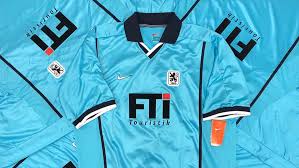 Die lowen, as the bavarian outfit are popularly known, have a fierce rivalry with local giants bayern munich. Cult Kits On Twitter 1860 Munich 99 00 Nike Clearance Https T Co D9u5vbkdcn