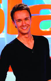 Pour la promo de sa nouvelle série carrément craignos , jp zadi animateur sur mouv' que vous retrouvez tous les soirs dans debattle de 18h30 à 19h, a fait une surprise sur le plateau de l'émission des chiffres et des lettres. J Ai Ete Repere En Envoyant Des Idees Pour Fort Boyard