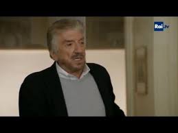 Gigi Proietti La Barzelletta Del Posto Vuoto Allo Stadio Youtube Umorismo Divertente Divertente Youtube