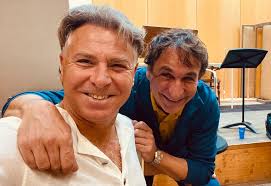 Hello from Vienna's backstage 👋 #RobertoAlagna #Cavaradossi  #GabrieleViviani @viviani2346 #Scarpia #MarcoArmiliato #Conductor  @wienerstaatsoper #Tosca #Backstage