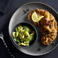 Wiener Schnitzel Mit Kapern Anchovis Und Kartoffelsalat Rezept In 2020 Essensrezepte Leckeres Essen Rezepte