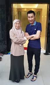 Ini bukan post politik, ini post pasal suami isteri. Malaysia S Deputy Prime Minister Dr Wan Azizah Meets With Lee Chong Wei Badmintonplanet Com