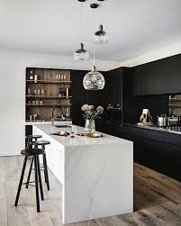 Kitchen Lovers Sublime Cuisine Contemporaine Avec Ilot Central En Marbre Bientot Vous Cuisine Moderne Idees De Cuisine Moderne Cuisine Contemporaine