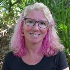 Lisa Vogt's Instagram, Twitter & Facebook