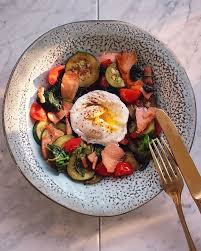 Pamela Reif Auf Instagram Low Carb High Protein Salmon Bowl You Requested Something Low Car Good Healthy Recipes Healthy Snacks Recipes Aesthetic Food