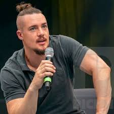 Aethelflaed (played by millie brady) fell out with her lover uhtred (alexander dreymon) over the mercian throne in the previous season. Alexander Dreymon Bio Wiki Age Height Accent Wife Net Worth Movies Interview And Workout