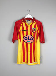 With less distortion than a 35mm lens and wider angles than a 55mm lens, the samyang af 45mm f1.8 fe is a perfect lens for portraits, landscapes, architecture photography, and pictures of pets. Cult Kits Rc Lens 1998 99 Home Shirt L Umbro