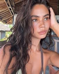 Tara Sears's Instagram, Twitter & Facebook