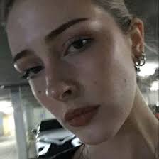 Anna Wilcox (annaewilcox)