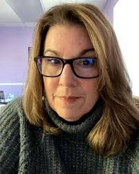 Dina Kelly's Instagram, Twitter & Facebook