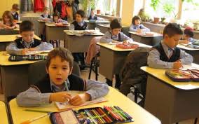 Luni, 11 septembrie, incepe scoala. Incepe Scoala 46 000 De Elevi Se Intorc In BÄnci Cand Sunt Programate VacanÅ£ele