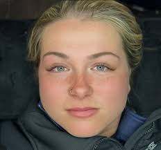 How much would you charge as a beginner? I only been taking 4 practice  models for classics only for free in exchange for their time and my mess  ups