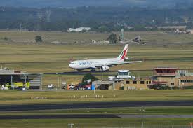Updates and information from melbourne news on the #covid19 vaccine rollout & what it means for your future travel plans throughout the day. Melbourne Welcomes First International Flight In 5 Months As Coronavirus Curbs Ease Arab News