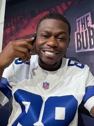 Just got off the phone with Jerry Jones; he said Micah Parsons' back was  🚮, yep, salvage titles 🤣🤣