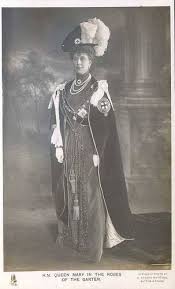 Queen Mary Of Britain With The Robe Of The Order Of The Garter Queen Mary Queen Victoria Family Order Of The Garter