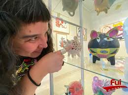 YoFui.com: Alejandra Jani Muñoz (artista) en Chanchos de autor, Museo Ralli  Santiago (419899)