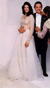 Seymour was born in battle creek, michigan in 1940, the second oldest of four children. Stephanie Seymour Bride Wedding Pictures Wedding Roundup Models Braut Topmodel