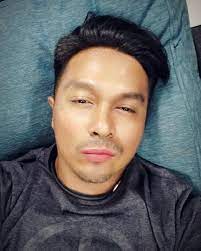 Pengarah filem berusia 43 tahun itu dilaporkan lemas. Biodata Pengarah Pitt Hanif Anak Fauziah Nawi Yang Meninggal Dunia Iluminasi