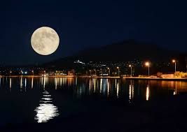 Γύμνωνε τη νύχτα κι έντυνε τη σιωπή. Panselhnos Ephreazei Thn Ygeia Mas Kai Pws Aftodioikisi Gr
