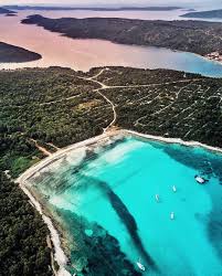 It offers a sun umbrella and longchairs. Zadar Region Tourist Board On Instagram Sakarun Beach Constantly Mentioned As One Of The Best Beaches In Croatia What Is Your Favourite Memory From Urlaub