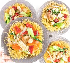 Its one of the kids favorite tiffin. Seafood Bird Nest Crispy Fried Egg Noodles With Shrimp Calamari Scallop And Vegetables Mi Xao Gion Háº£i Sáº£n Vietnamese Home Cooking Recipes