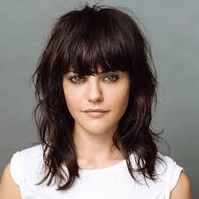 Comment Porter La Coiffure Avec Frange Archzine Fr Coiffure Frange Coupe De Cheveux Cheveux Mi Long