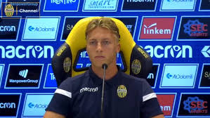 Il presidente setti ha preannunciato che i prezzi degli abbonamenti saranno più bassi rispetto alla stagione 2012/13, di seguito qui riportati. Hellas Abbonamenti Oltre 4 800 E Alessandro Crescenzi Si Presenta