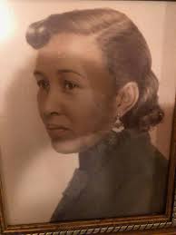 Aunt Mary Hise, Aunt Mae, Mammie (Minnie Hedgecough). The man is Ira  Troubaugh. I should know the woman