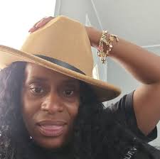 Do rooms at Atlantis Paradise Island provide robes and slippers?