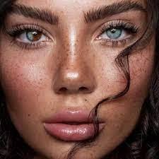 Vicky Raysor's Instagram, Twitter & Facebook