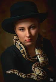 Lasst uns heute mal über Schlangen reden🐍 Mögt ihr Schlangen? Habt ihr  Angst? Ich liebe Schlangen und hab mich so gefreut als ich diese  wunderschöne Amurnatter auch mal zwischendurch halten durfte. Und