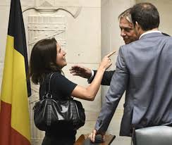 Kamerlid valerie van peel verdedigde in een debat in de zevende dag de rechten van het ongeboren kind. Dewael Verkozen Van Peel Verloren Het Nieuwsblad Mobile