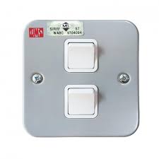 Suis 1 mengawal lampu 1. Ums 2 Gang 1 Way Metal Clad Socket Switch Sirim Approved 221 1w Littlethingy Shopee Malaysia