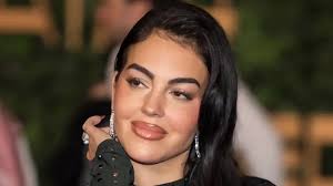 Georgina Rodríguez responde con un contundente mensaje de amor propio ante las críticas a su cuerpo