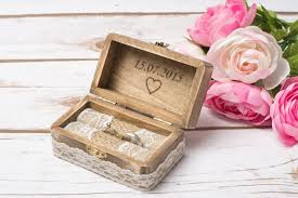 Ringkissen Hochzeit Ringkissen Ring Box Schatulle Ring Kasten Ein Designerstuck Von Happyweddingart Bei Daw Ringkissen Hochzeit Eheringschachtel Ringkissen