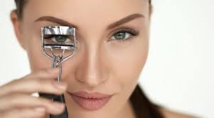Le Recourbe Cils S Utilise Avant Ou Apres Le Mascara