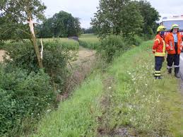 Heute nacht sinken die temperaturen bis 7°. Kirchdorf Am Inn Schwerer Unfall Lkw Kracht Durch Baum Und Wildzaun Bilder Vom Einsatz Haager Land