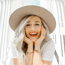 Tiffany Faust's Instagram, Twitter & Facebook