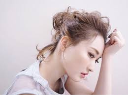 サイドアップヘアアレンジ特集 すっきり見せ 小顔効果を狙おう hair フェミニン ヘアアレンジ ヘアアレンジ アップヘア