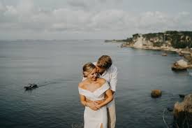Mix foto prewedding casual vintage di pantai youtube wedding behind the scenes photography pre wedding photography tips and tricks tiktok china douyin duration. Bali Pre Wedding Photoshoot At Clifftop Graffiti Wall And Balangan Beach Agus Onethreeonefour